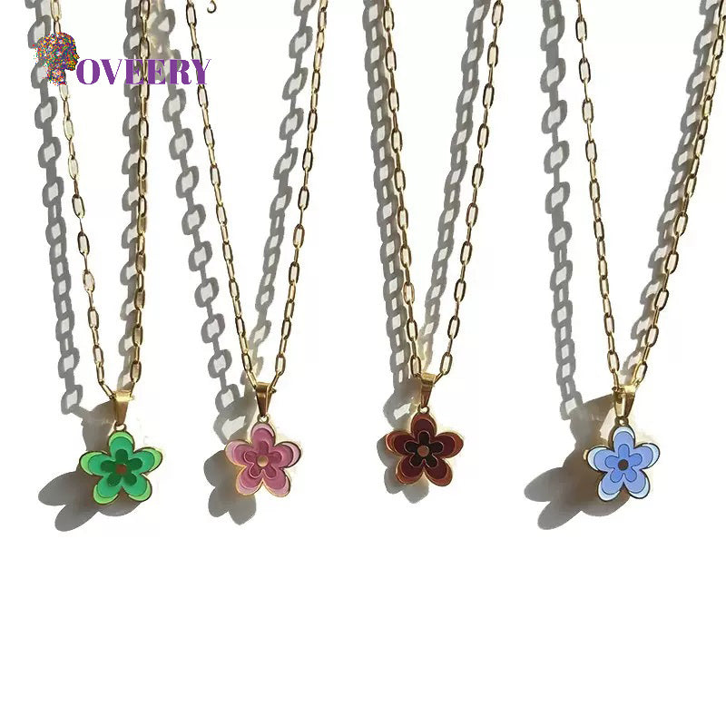 Collier avec pendentif en forme de fleur