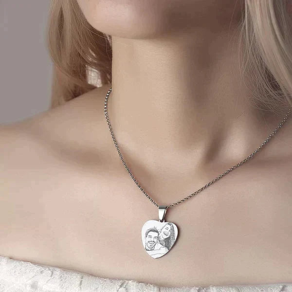 Collana con incisione personalizzata di LOVEERY - "Cuore d'amore"