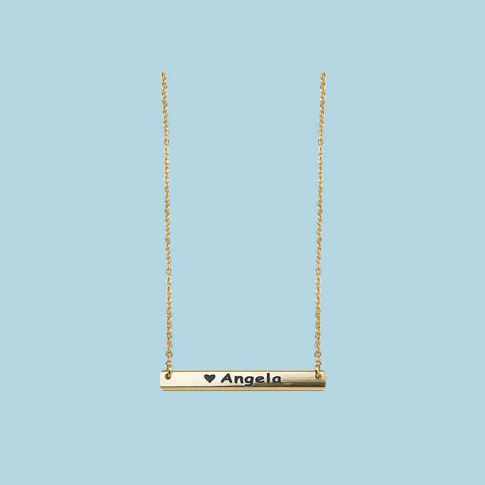 Collana personalizzata con lettera incisa quadrata con una parola avvolta in oro 14K 