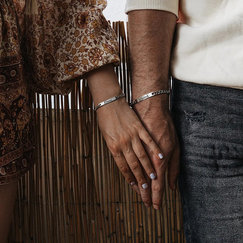 Bracelets d'identification pour partenaires avec gravure personnalisée