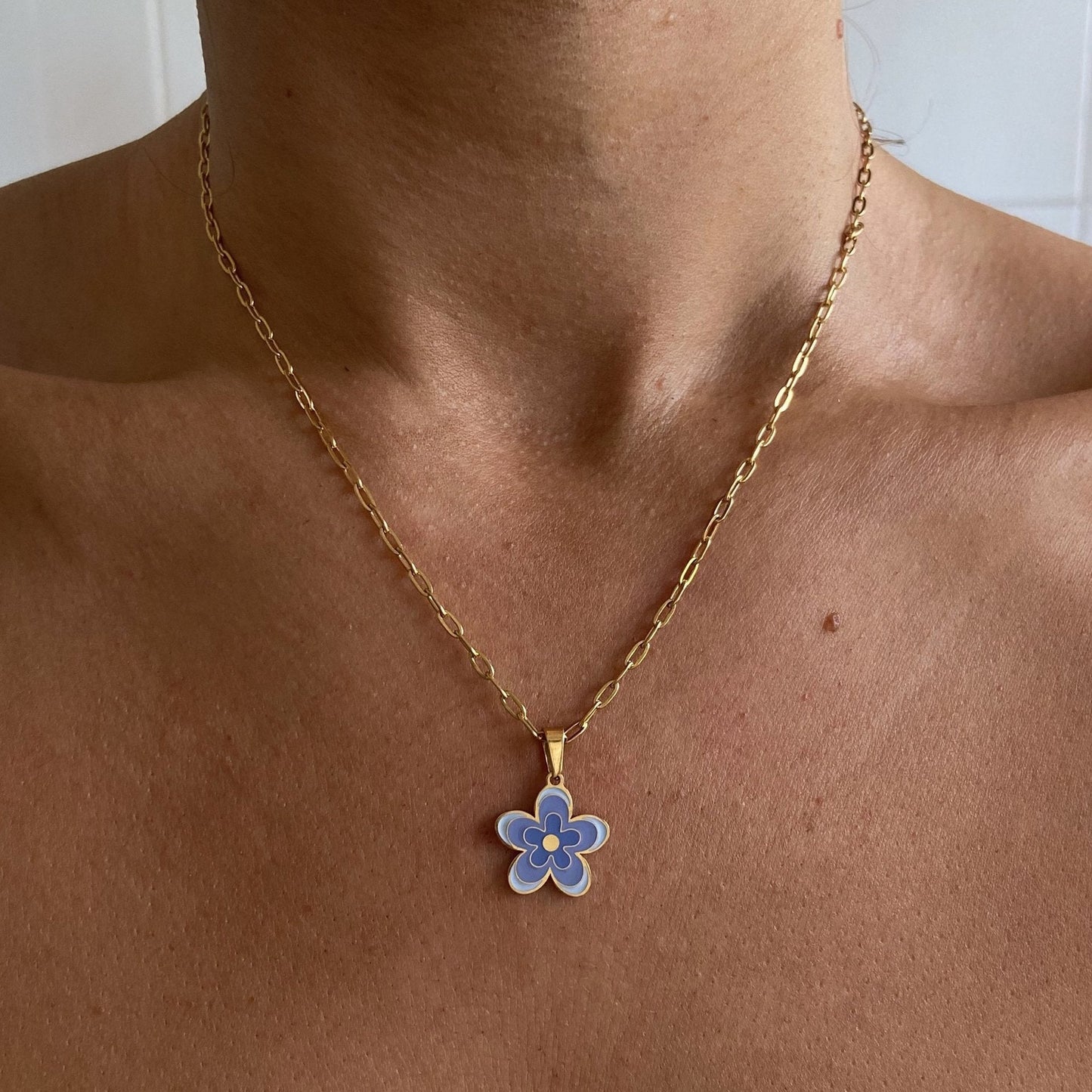 Collana con ciondolo a forma di fiore