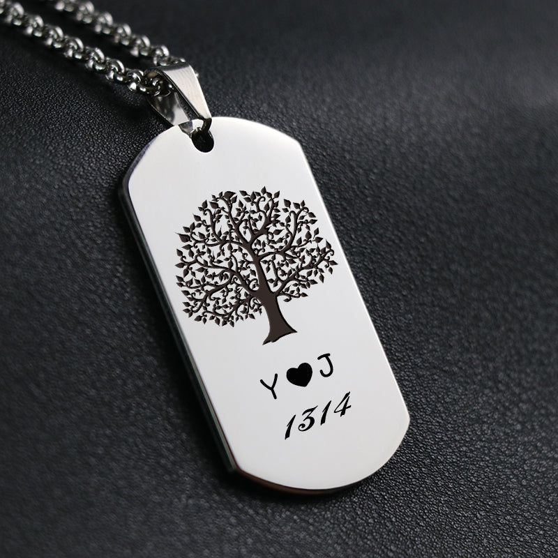 Collier gravé personnalisé de LOVEERY - « Badge Of Love »