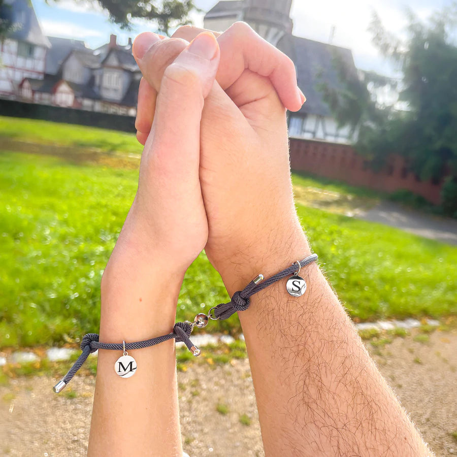 Bracelet pour couple avec lettres personnalisées 